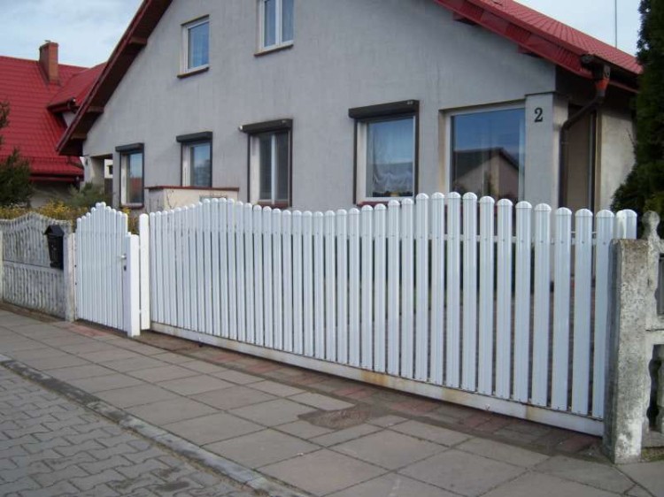 Sztacheta PVC 80x15mm / REALIZACJA