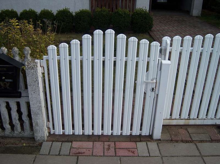 Sztacheta PVC 80x15mm / REALIZACJA