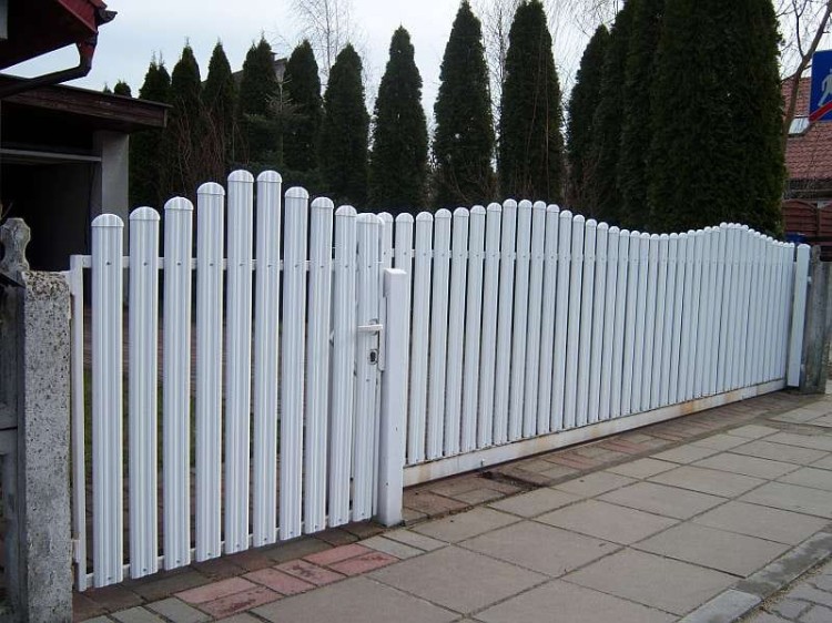 Sztacheta PVC 80x15mm / REALIZACJA