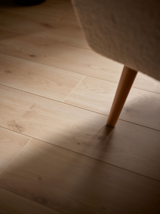 VOX podłoga laminowana Querra Magna Plus WR - Dąb Alva AC5 8mm 4V - realizacja