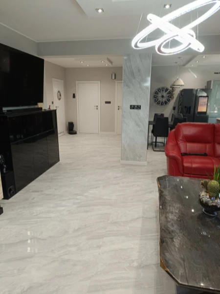 vilo-panele-winylowe-spc-ash-grey-klasa-33-5mm-60cm-60cm-mat-realizacja