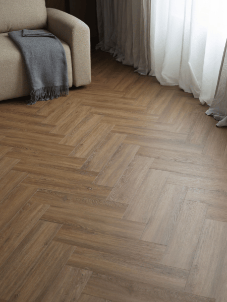 vox-panele-winylowe-spc-jodelka-rega-oak-nevada-zdjecie-salonu