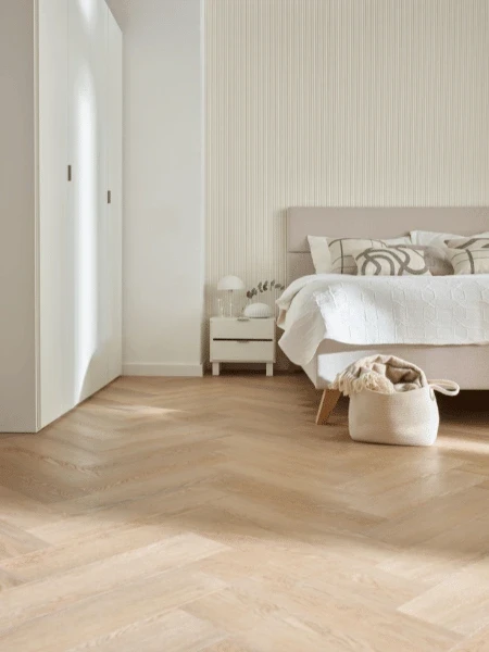 vox-panele-winylowe-spc-jodelka-rega-oak-iowa-zdjecie-w-sypialni