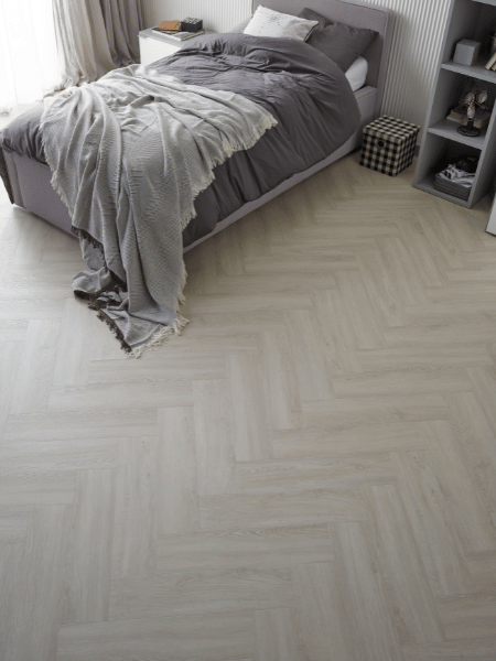 vox-panele-winylowe-spc-jodelka-rega-oak-denver-realizacja-w-pokoju