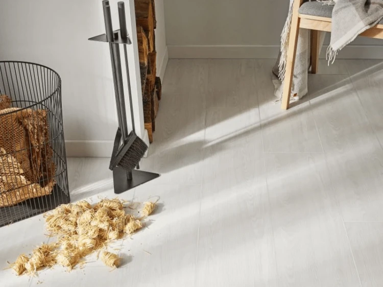 vox-panele-winylowe-spc-rigio-oak-hyperio-z-podkladem-realizacja