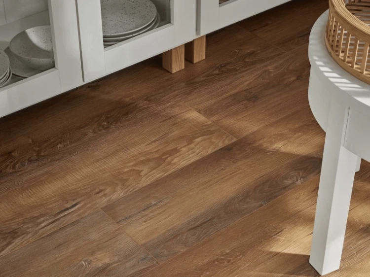 vox-panele-winylowe-spc-rigio-oak-kotto-z-podkladem-realizacja