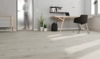 vilo-panele-podlogowe-dab-loma-ac4-8mm-4v-zdjecie-w-salonie