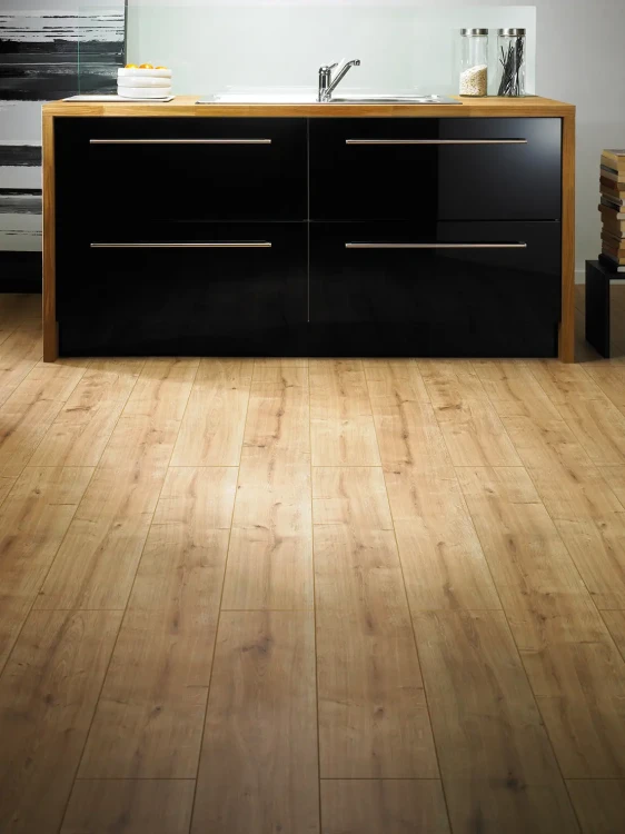 vilo-panele-podlogowe-dab-exeter-ac5-8mm-4v-zdjecie-w-salonie