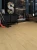 vilo-panele-podlogowe-dab-trenton-ac4-8mm-4v-zdjecie-w-salonie