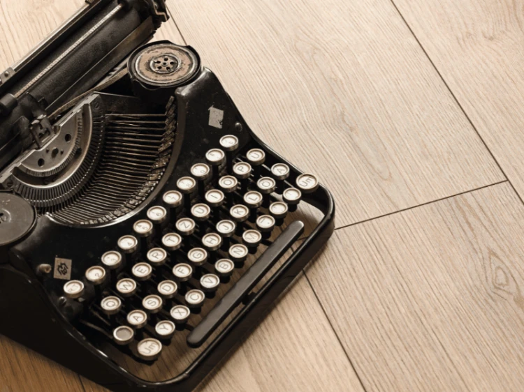 kaindl-panele-podlogowe-natural-touch-standard-plank-dab-evoke-trend-k4421-ac4-8mm-zdjecie-w-salonie