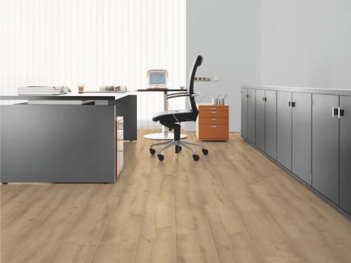 kaindl-panele-podlogowe-aqua-pro-supreme-natural-touch-standard-plank-dab-historic-samoa-k4441-ac5-12mm-zdjecie-w-biurze