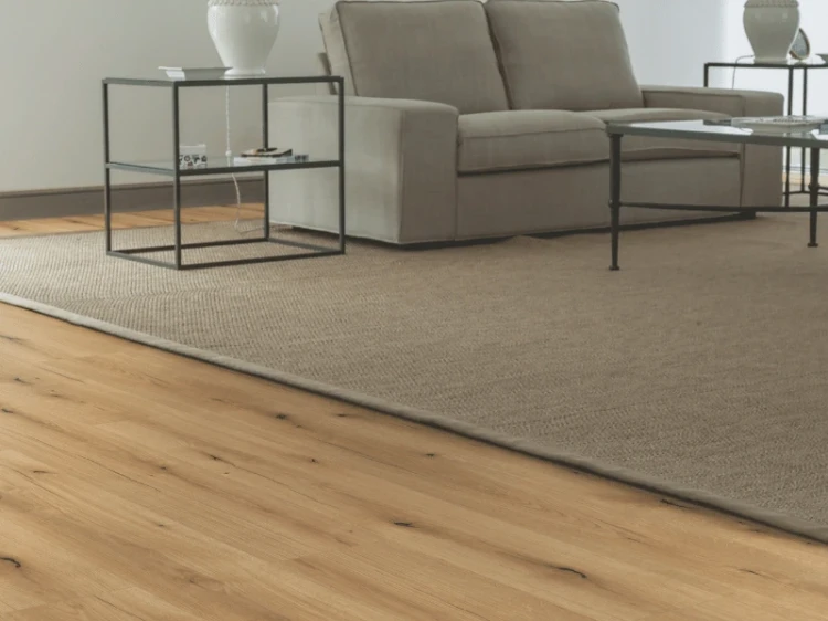 kaindl-panele-podlogowe-natural-touch-standard-plank-dab-evoke-coast-k5573-ac4-8mm-zdjecie-w-salonie