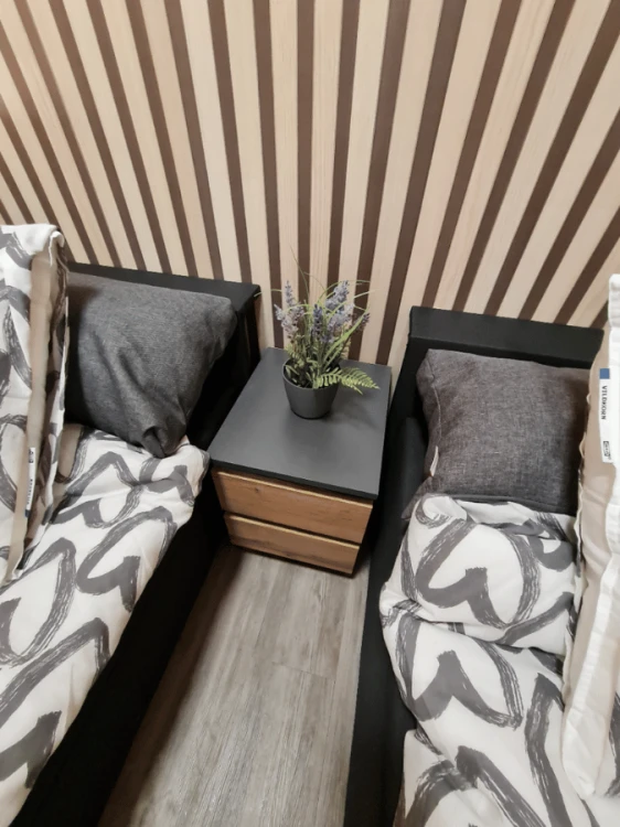 vilo-light-lamella-medium-panel-scienny-pvc-drewnopodobny-25cm-x-265cm-realizacja