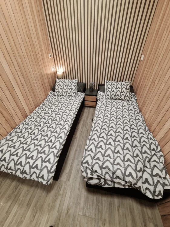 vilo-light-lamella-medium-panel-scienny-pvc-drewnopodobny-25cm-x-265cm-realizacja