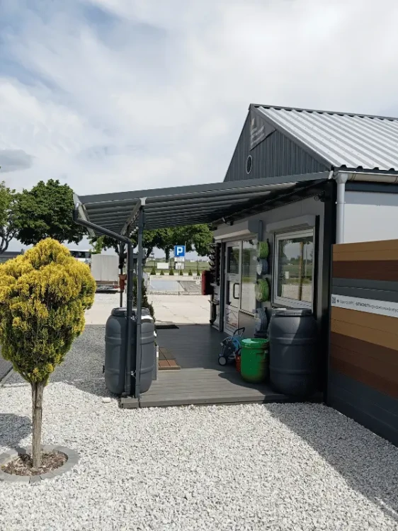 polyxo-pergola-aluminiowa-zadaszenie-przyscienna-grafit-420cm-x-300cm-realizacja