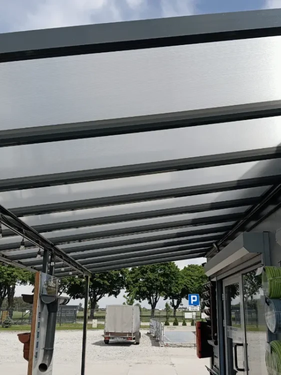 polyxo-pergola-aluminiowa-zadaszenie-przyscienna-grafit-420cm-x-300cm-realizacja