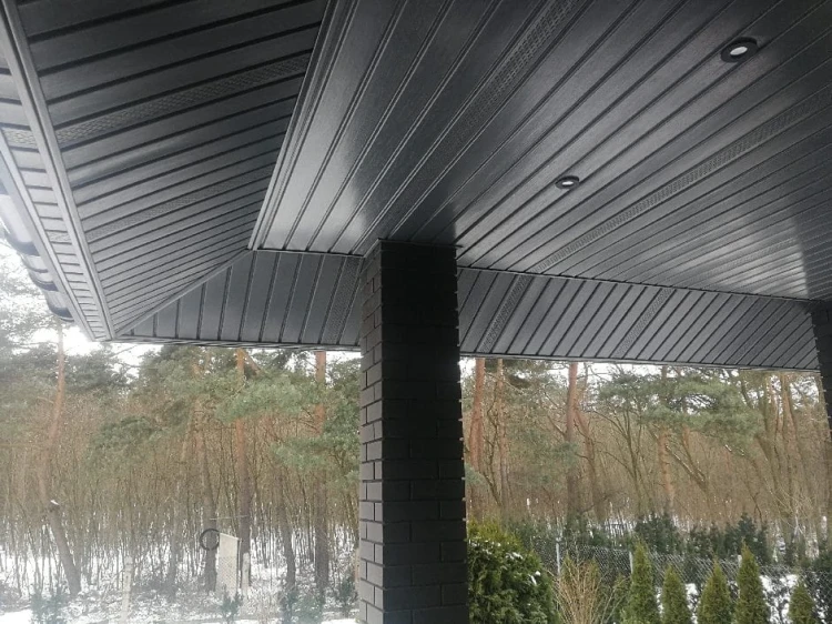 boryszew-grafit-podsufitka-wentylacyjna-t4-trzydeskowa-pvc-305mm-339cm-realizacja