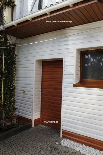 boryszew-zloty-dab-podsufitka-pelna-t4-trzydeskowa-pvc-30,5cm-339cm-realizacja