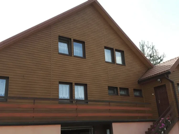 vilo-zloty-dab-siding-svp-05-25cm-x-3m-realizacja