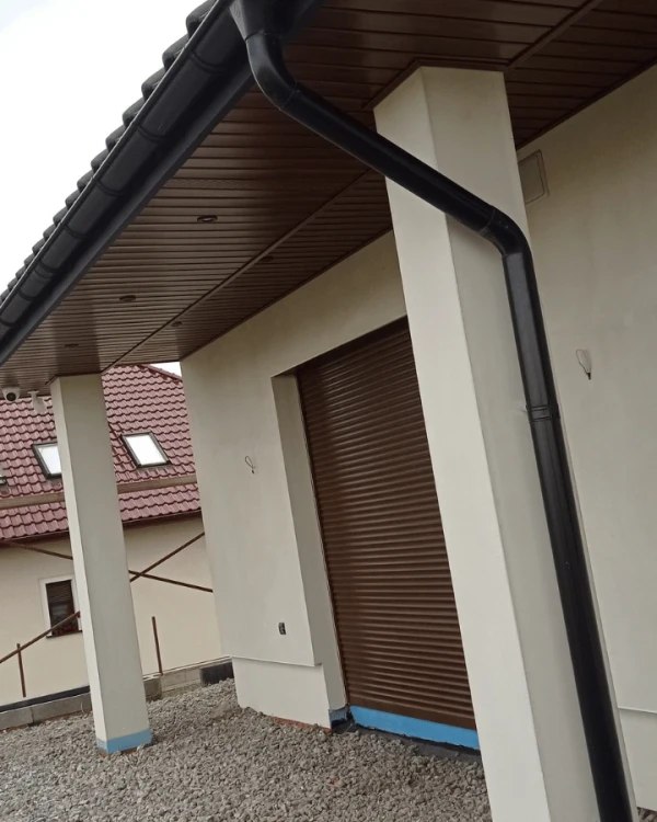 bryza-orzech-klasyczny-podsufitka-pelna-trzydeskowa-3m-realizacja