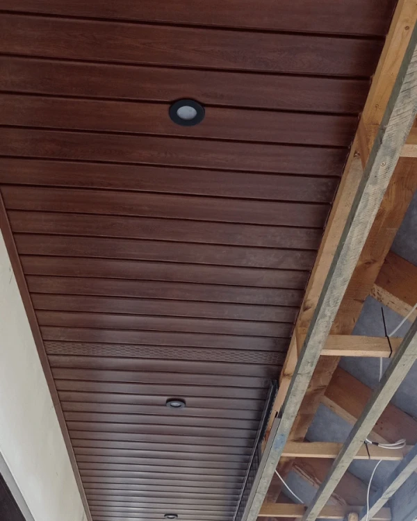 bryza-orzech-klasyczny-podsufitka-pelna-trzydeskowa-3m-realizacja