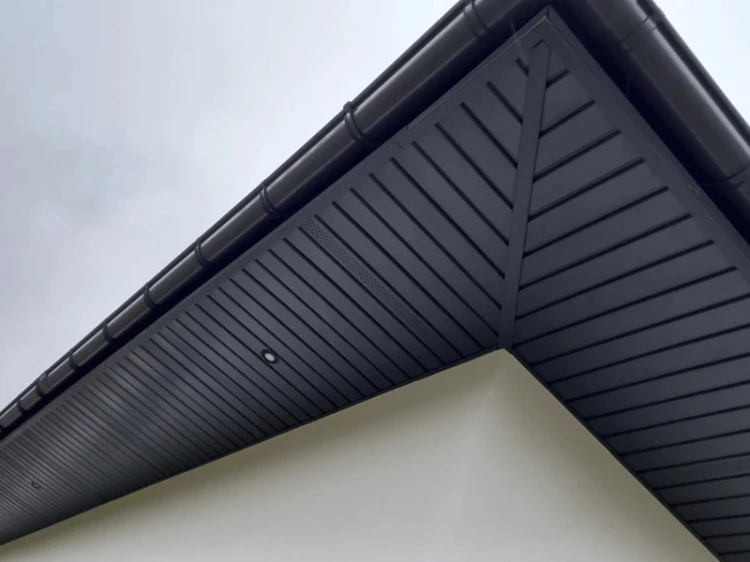 boryszew-grafit-podsufitka-pelna-t4-trzydeskowa-pvc-30,5cm-339cm-realizacja