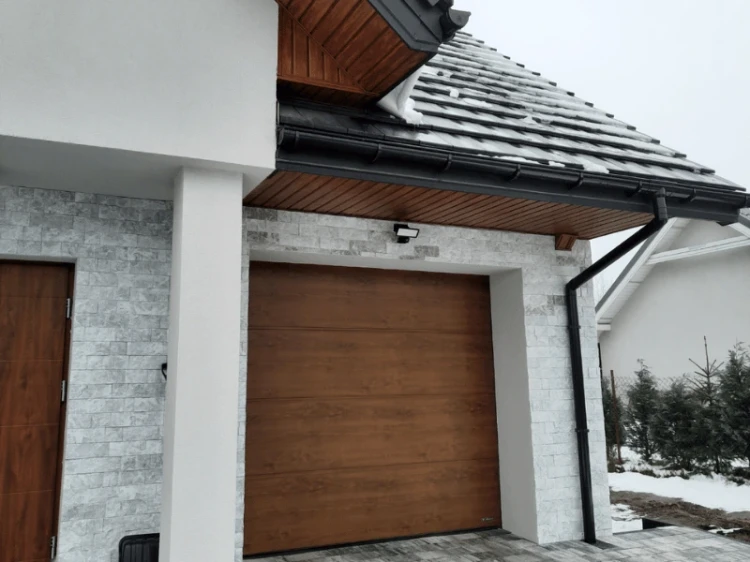 gamrat-zloty-dab-podsufitka-wentylacyjna-dwudeskowa-pvc-3m-realizacja