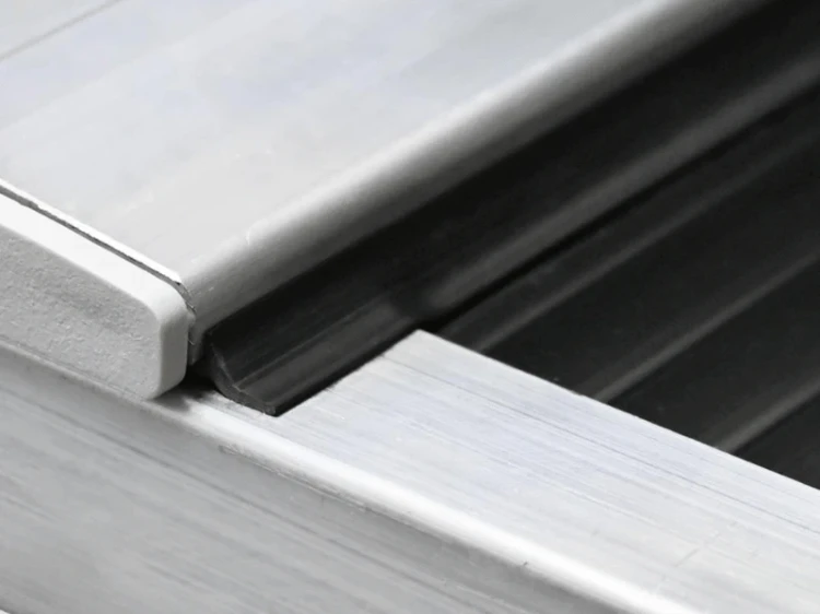 robelit-uszczelka-l-do-profilu-gornego-kp-2-1mb-realizacja