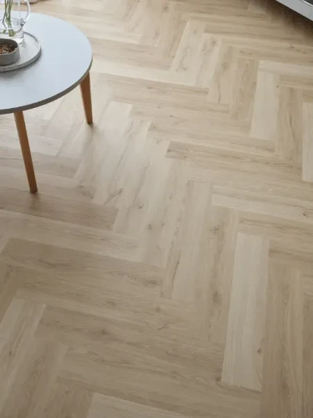 vox-panele-winylowe-spc-jodelka-rega-oak-michigan-klasa-33-realizacja