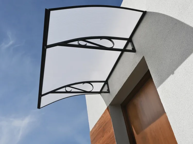 robelit-daszek-aluminiowy-arco-antracyt-plus-poliweglan-mleczny-150x90x25cm-realizacja