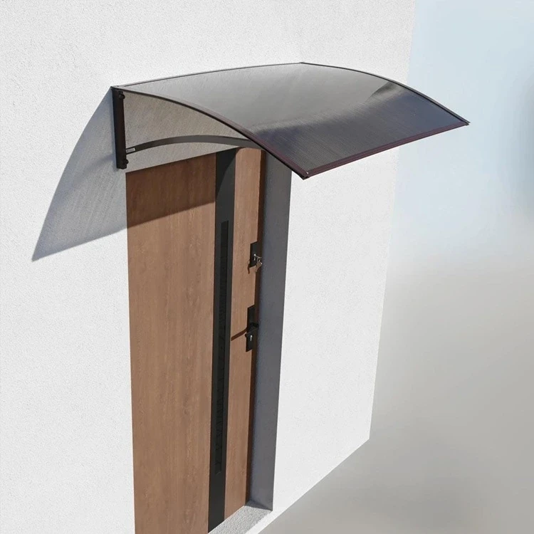 robelit-daszek-aluminiowy-arco-pro-brazowy-plus-poliweglan-dymiony-108x80cm-realizacja