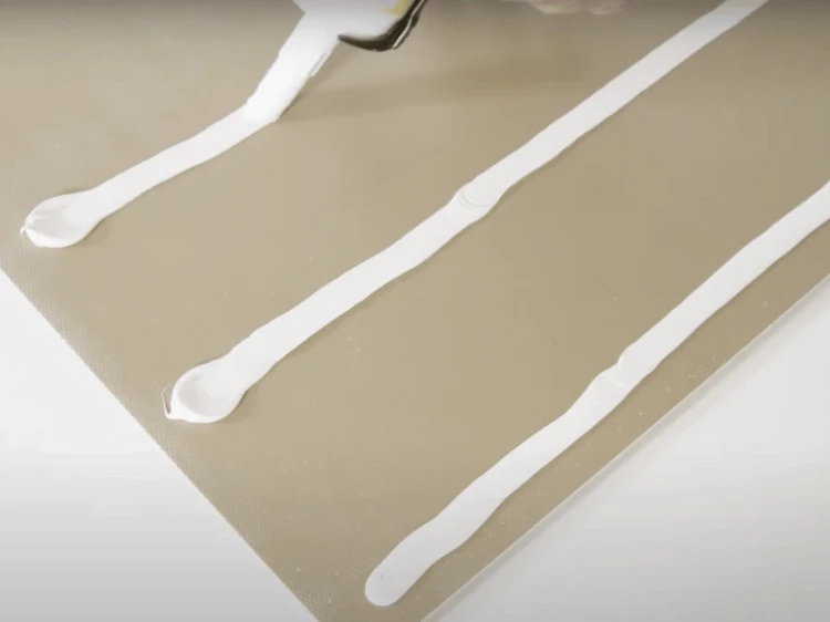 vilo-klej-montazowy-do-paneli-pvc-spc-linerio-espumo-sempla-linela-290ml-realizacja