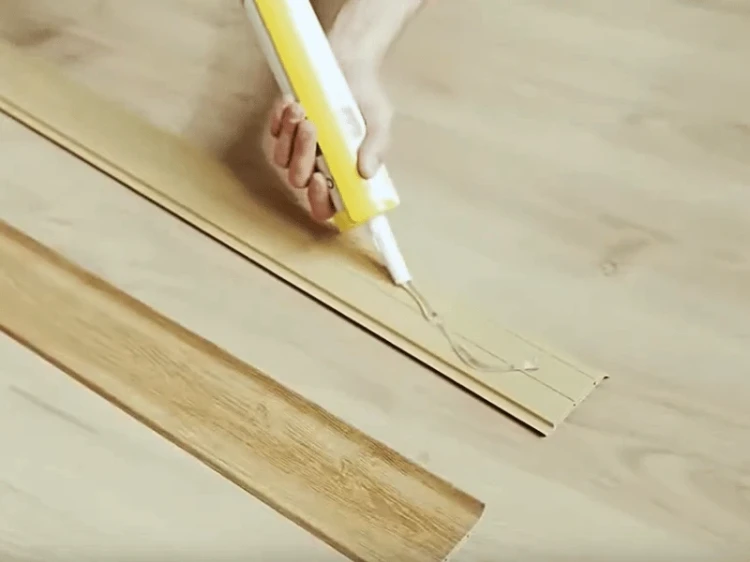 vilo-klej-montazowy-do-paneli-pvc-spc-linerio-espumo-sempla-linela-290ml-realizacja