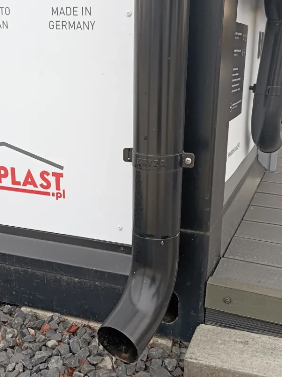 bryza-stal-czarny-rynna-125mm-4m-realizacja