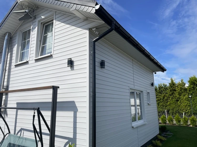 vilo-bialy-siding-sv-05-25cm-3m-realizacja