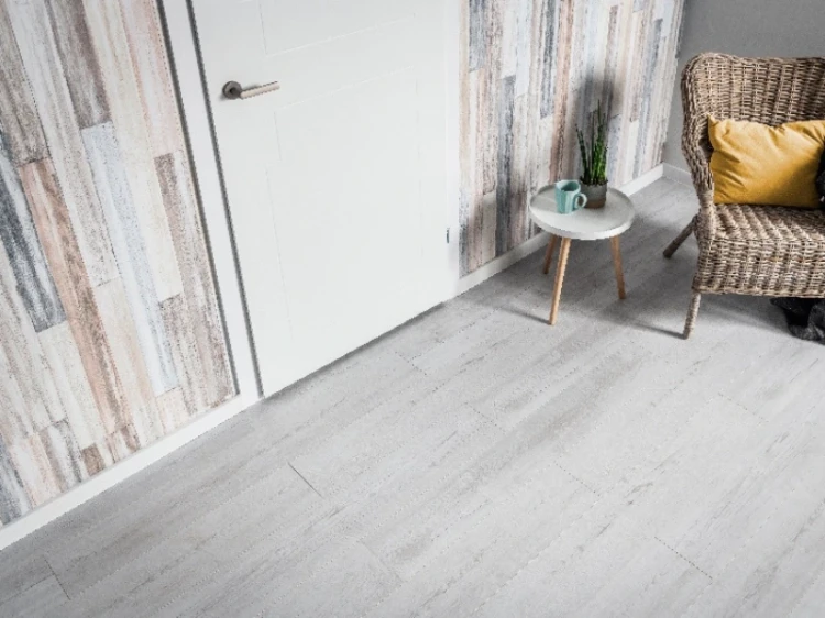 vilo-listwa-przypodlogowa-esquero-601-biala-250cm-wizualizacja