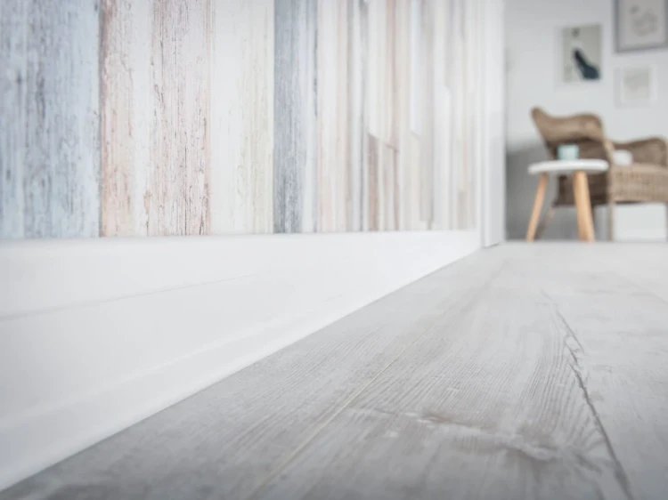 vilo-listwa-przypodlogowa-esquero-601-biala-250cm-wizualizacja