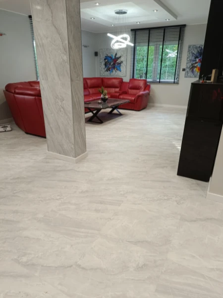 vilo-panele-winylowe-spc-ash-grey-klasa-33-6mm-60cm-60cm-mat-z-podkladem-realizacja