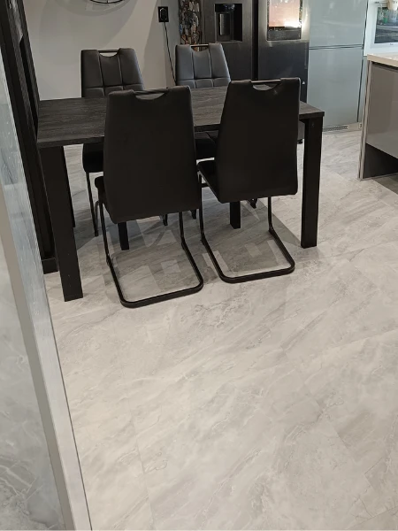 vilo-panele-winylowe-spc-ash-grey-klasa-33-6mm-60cm-60cm-mat-z-podkladem-realizacja