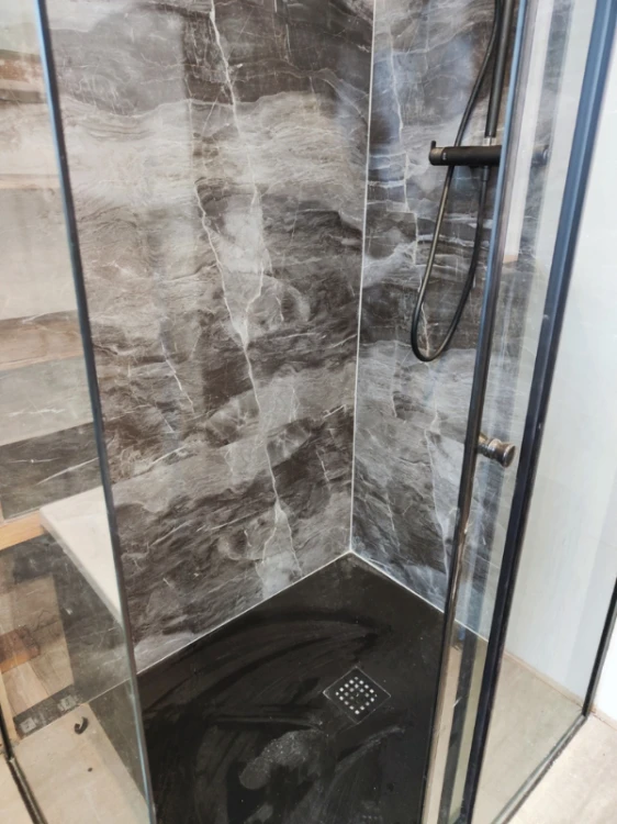 vilo-panel-scienny-spc-dark-stone-60cm-x-120cm-realizacja