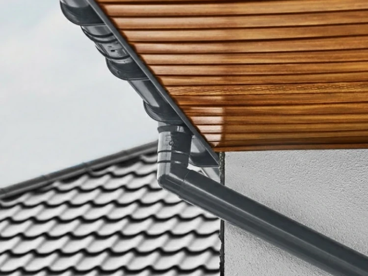 bryza-pvc-grafitowy-kolano-wylewka-63mm-realizacja