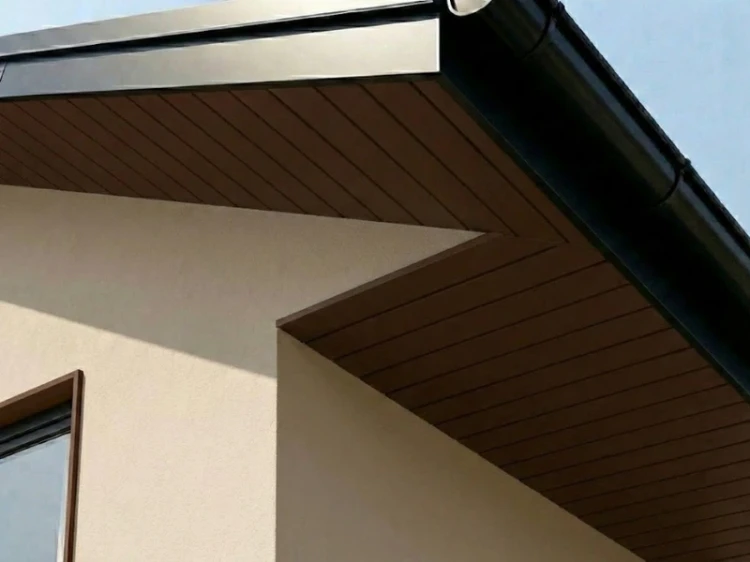 ws-brazowy-panel-podbitkowy-pvc-10cm-265cm-realizacja