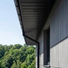 vox-czern-podsufitka-infratop-sv-09-z-ukryta-wentylacja-30cm-270cm-realizacja