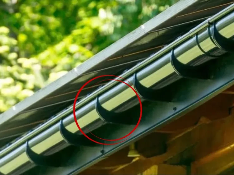 bryza-pvc-grafitowy-uchwyt-rynnowy-75mm-doczolowy-realizacja