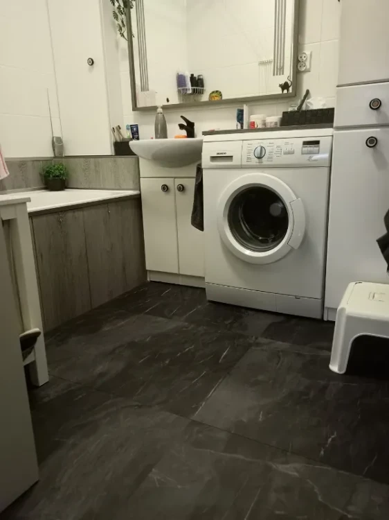 vilo-panele-winylowe-spc-dark-stone-klasa-33-5mm-60cm-60cm-mat-realizacja-3