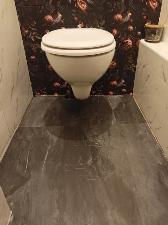 vilo-panele-winylowe-spc-dark-stone-klasa-33-5mm-60cm-60cm-mat-realizacja-2