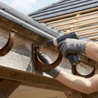 brazowy-pvc-uchwyt-rynnowy-75mm-uniwersalny-doczolowy-wizualizacja