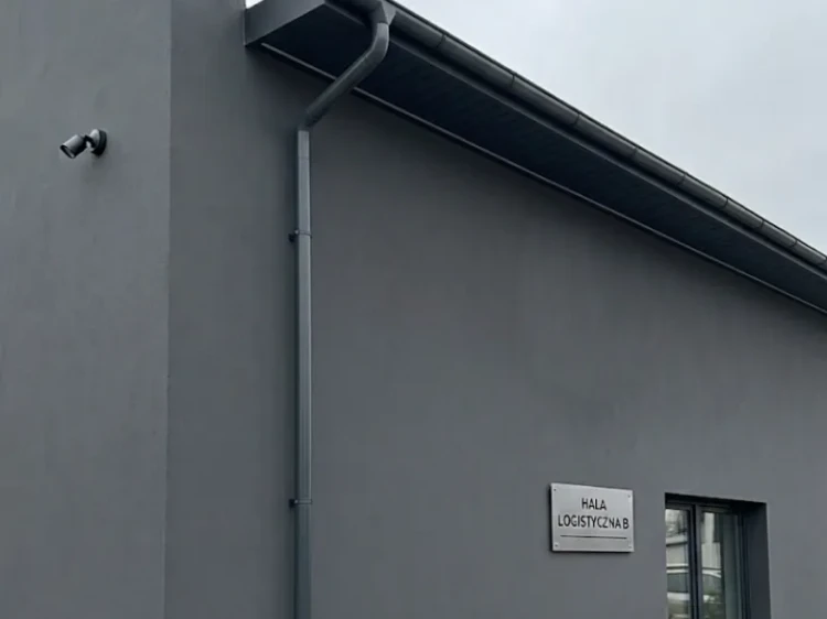 bryza-stal-antracytowy-zlaczka-rury-90mm-mufa-realizacja