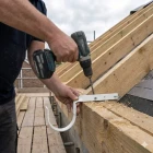 bryza-pvc-bialy-uchwyt-rynnowy-75mm-metalowy-skrecony-wizualizacja